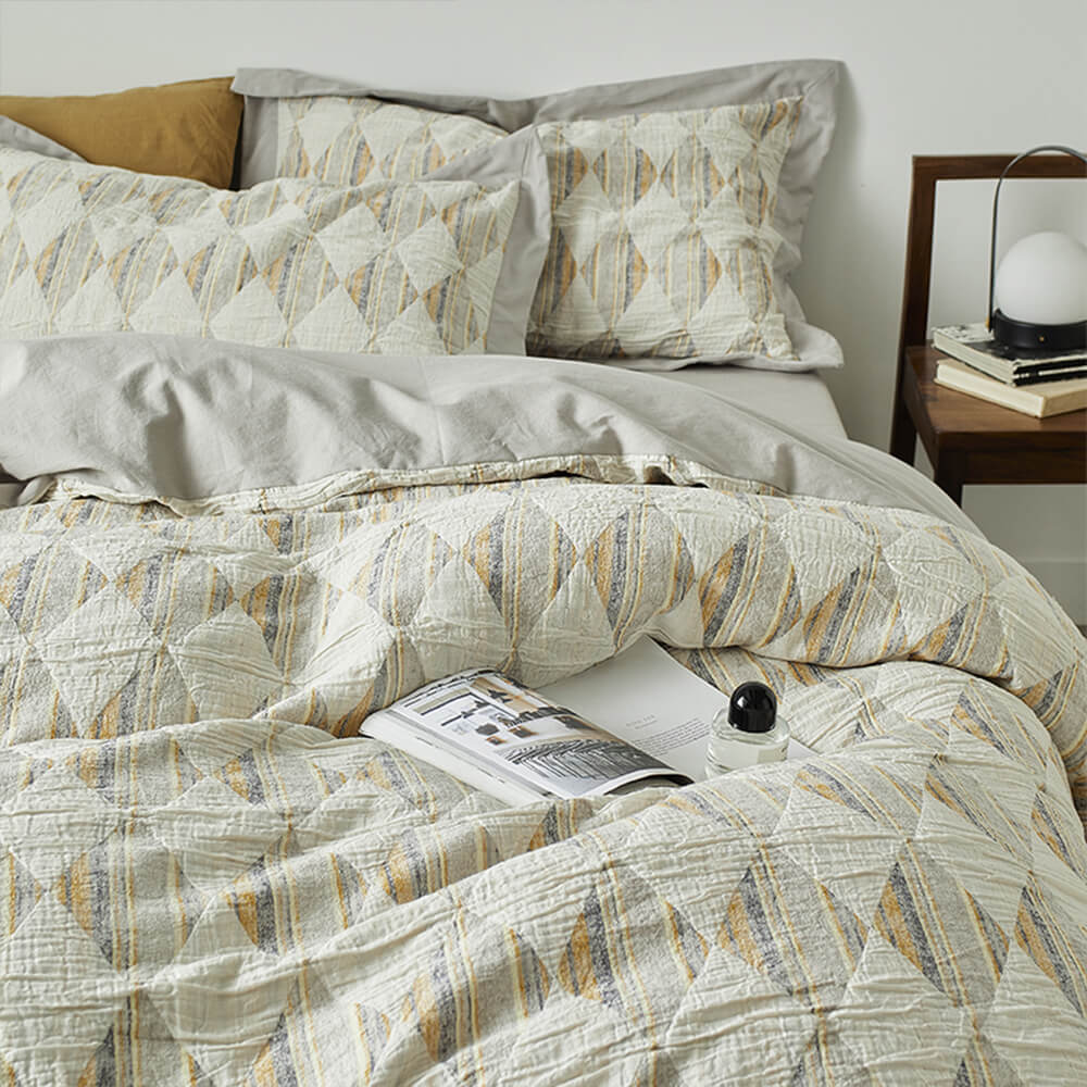 Diamant-Jacquard Doppelschicht Falten-Bettwäsche-Set