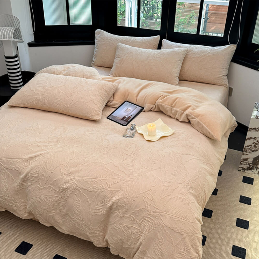 Bettlakenset aus warmem Milchsamt mit natürlicher Blattprägung