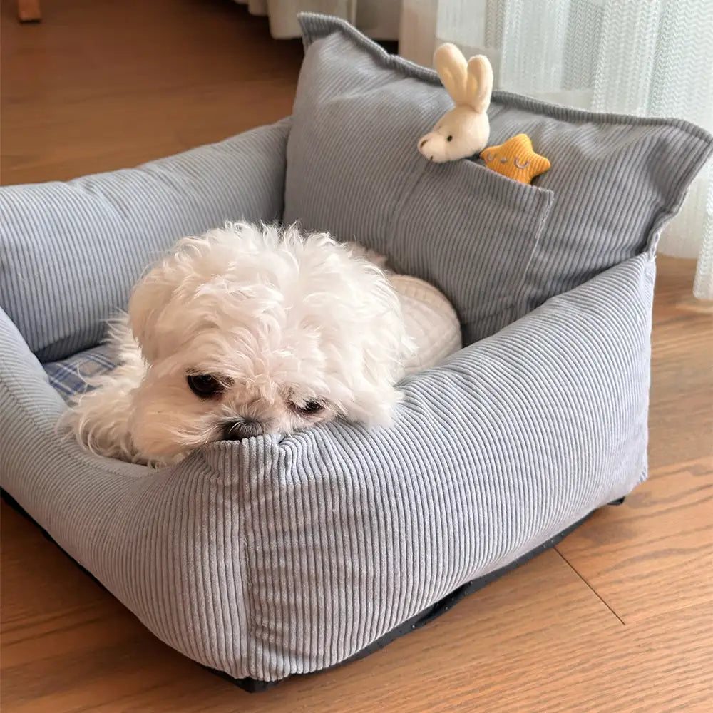 Rustikale Corduroy-Karo-Patchwork-Hundecouch mit Spielzeug