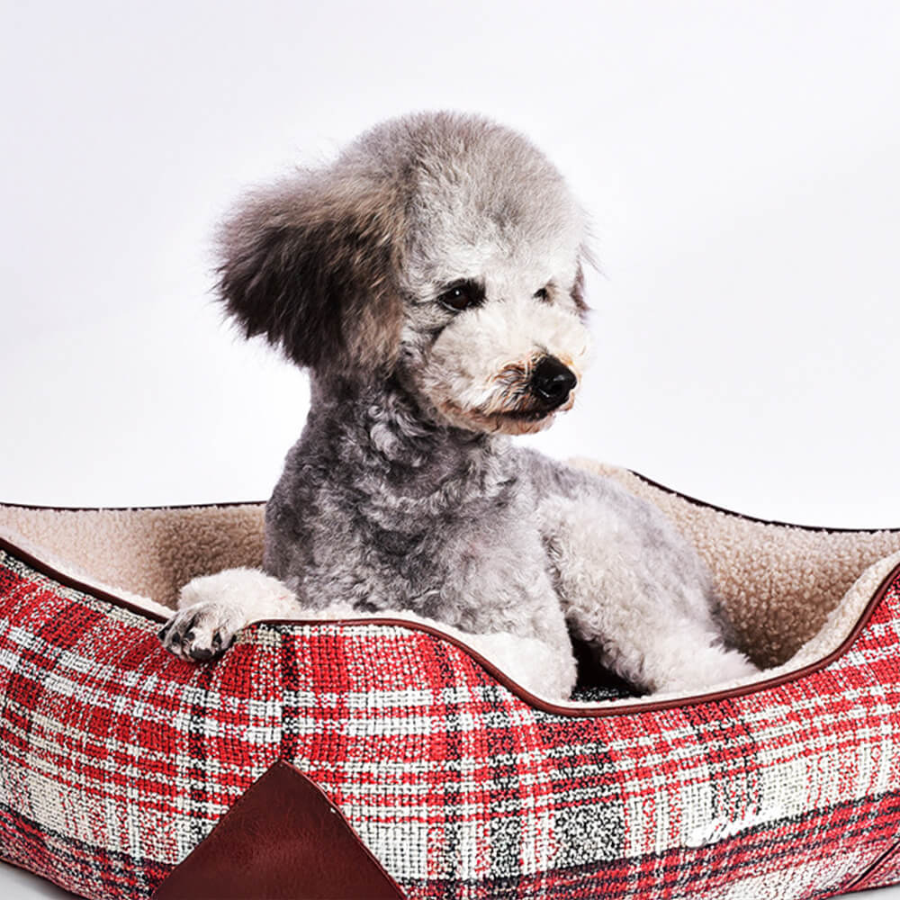 Quadratisches Hunde- und Katzenbett aus PU-Leder im Vintage-Stil mit Karomuster und Sherpa-Optik