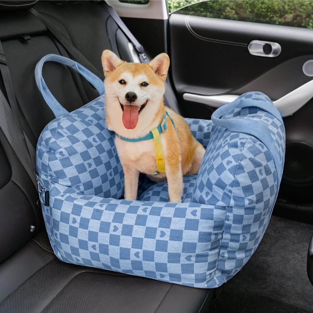 Hundebett im Autositz-Design mit Vintage Herzen und Schachbrettmuster