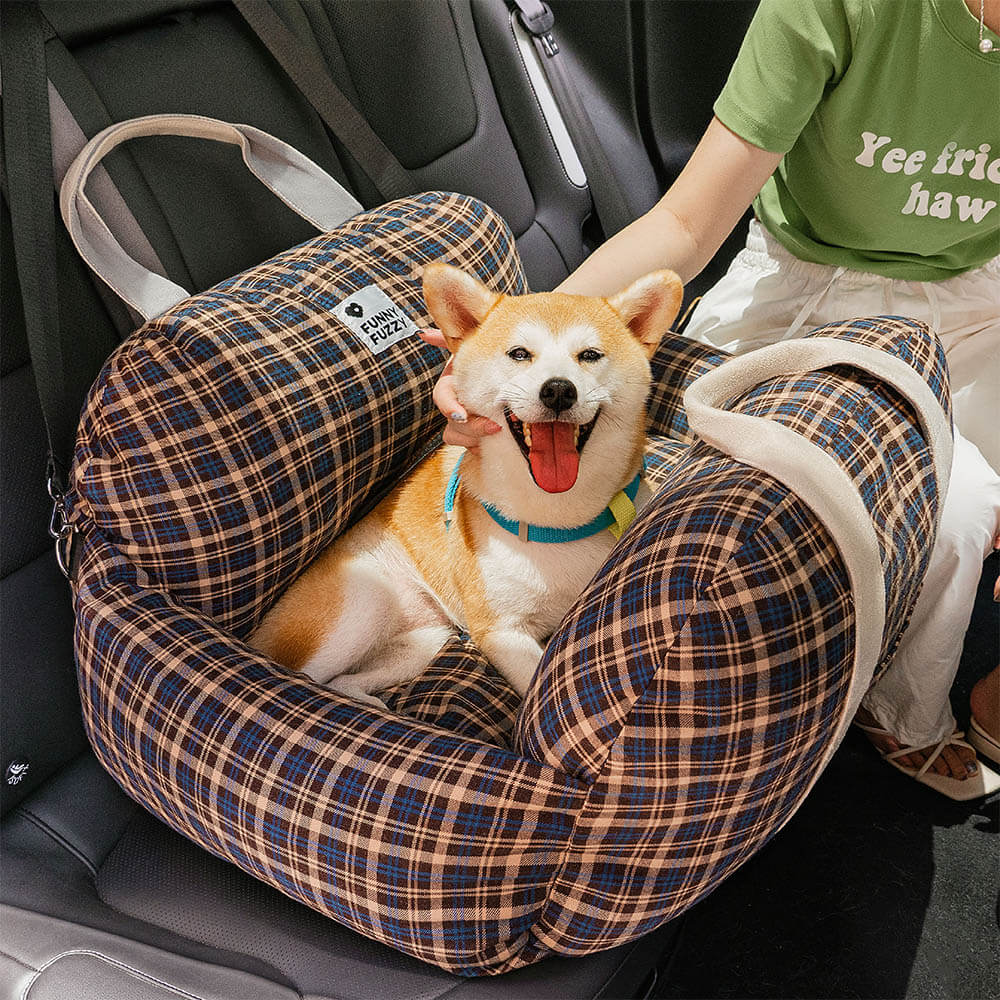 Hundebett im Autositz-Design mit Vintage Herzen und Schachbrettmuster