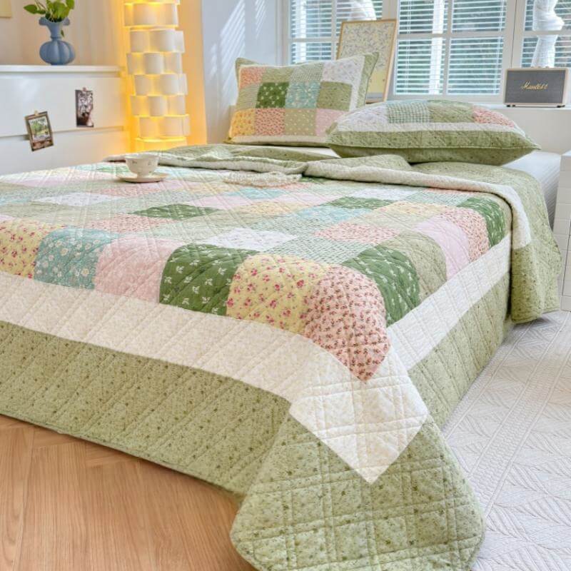 3-teiliges Garden Chic Luxus-Set mit Steppdecke und Kissenbezügen
