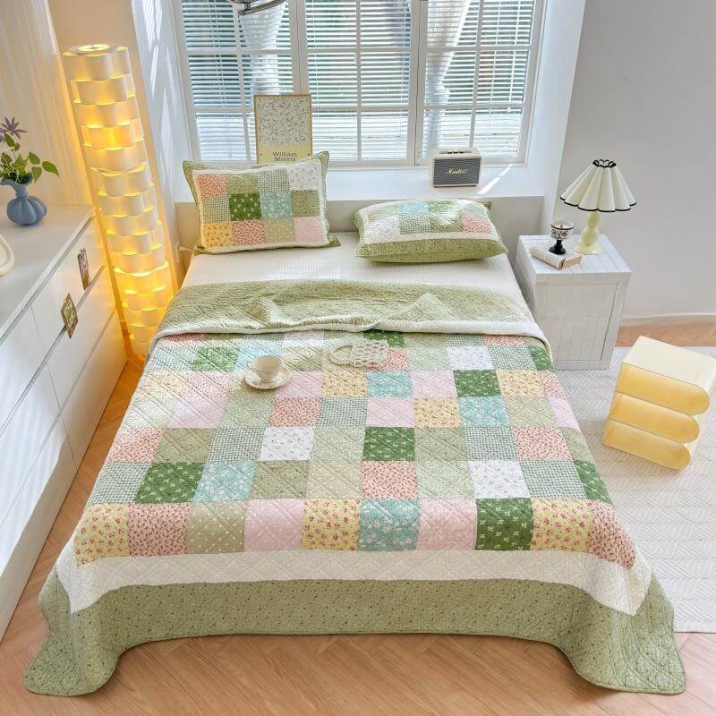 3-teiliges Garden Chic Luxus-Set mit Steppdecke und Kissenbezügen