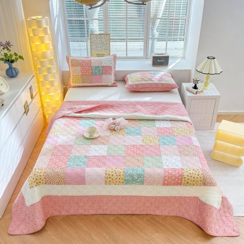 3-teiliges Garden Chic Luxus-Set mit Steppdecke und Kissenbezügen