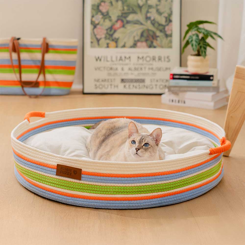 Handgefertigtes gestreiftes beruhigendes Katzenbett - Zeitloses Nest