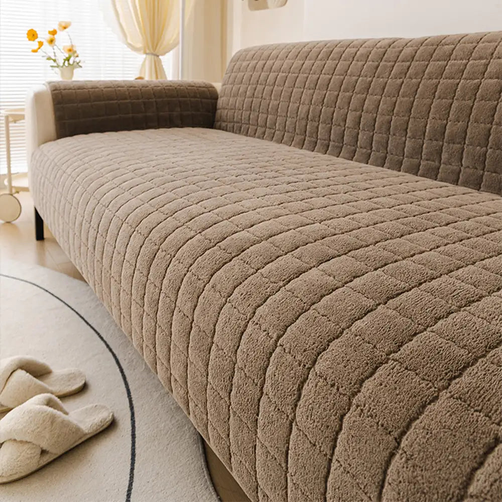 Einteilige, weiche, haustierfreundliche Kurzplüsch-Sofaschonhülle, rutschfest
