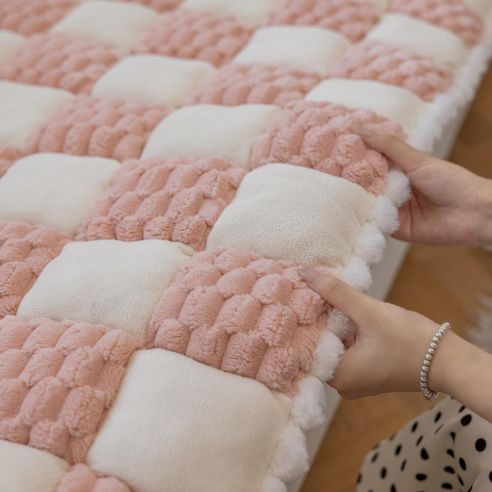Handgefertigte Plüsch-Hundematte im Farbblock-Design – Rutschfester Sofaschutz