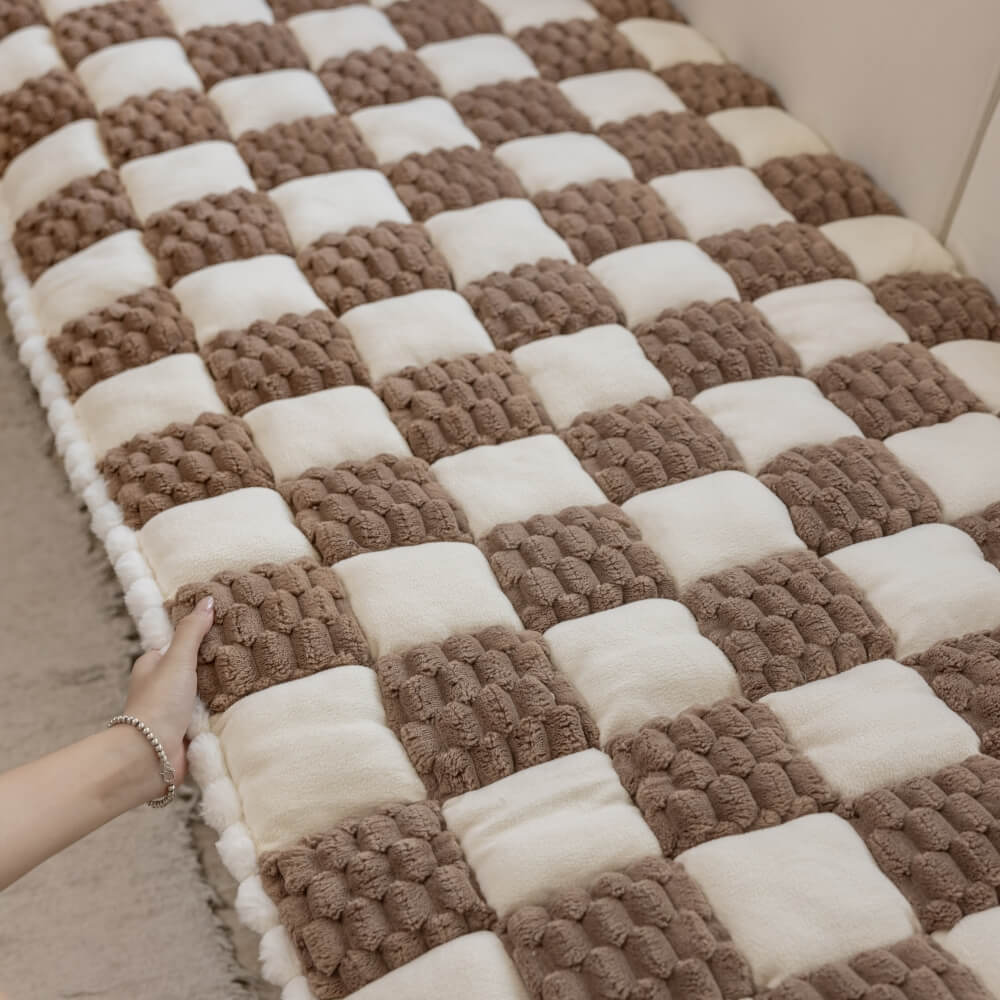 Handgefertigte Plüsch-Hundematte im Farbblock-Design – Rutschfester Sofaschutz