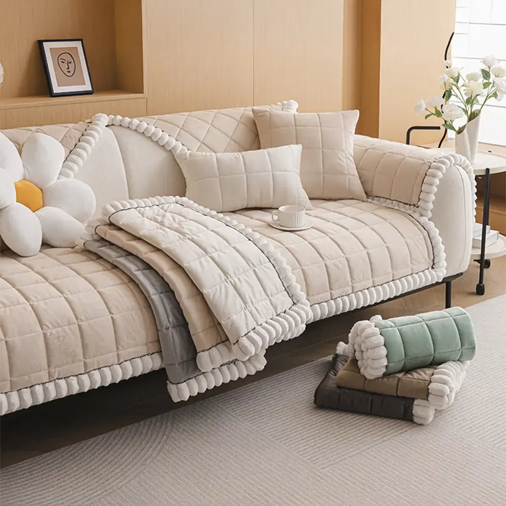 Quadratischer kurzer Plüsch einfacher Sofaschoner rutschfester Sofabezug