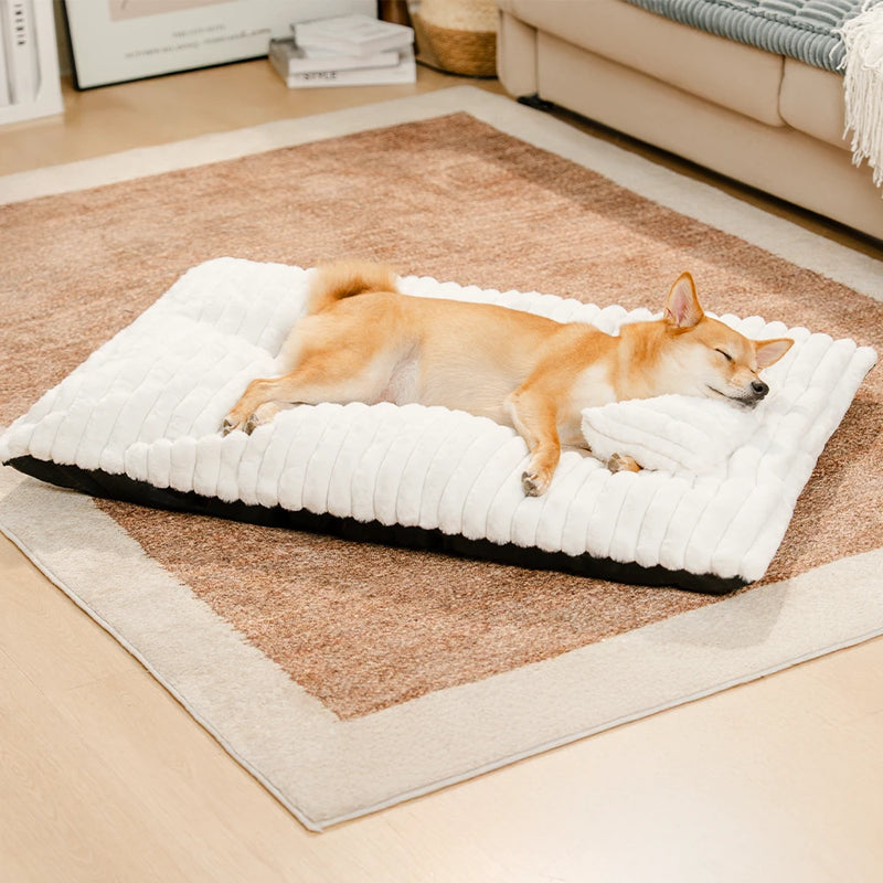 Plüschiges, flauschiges, dickes, beruhigendes Hundebett mit Kissen