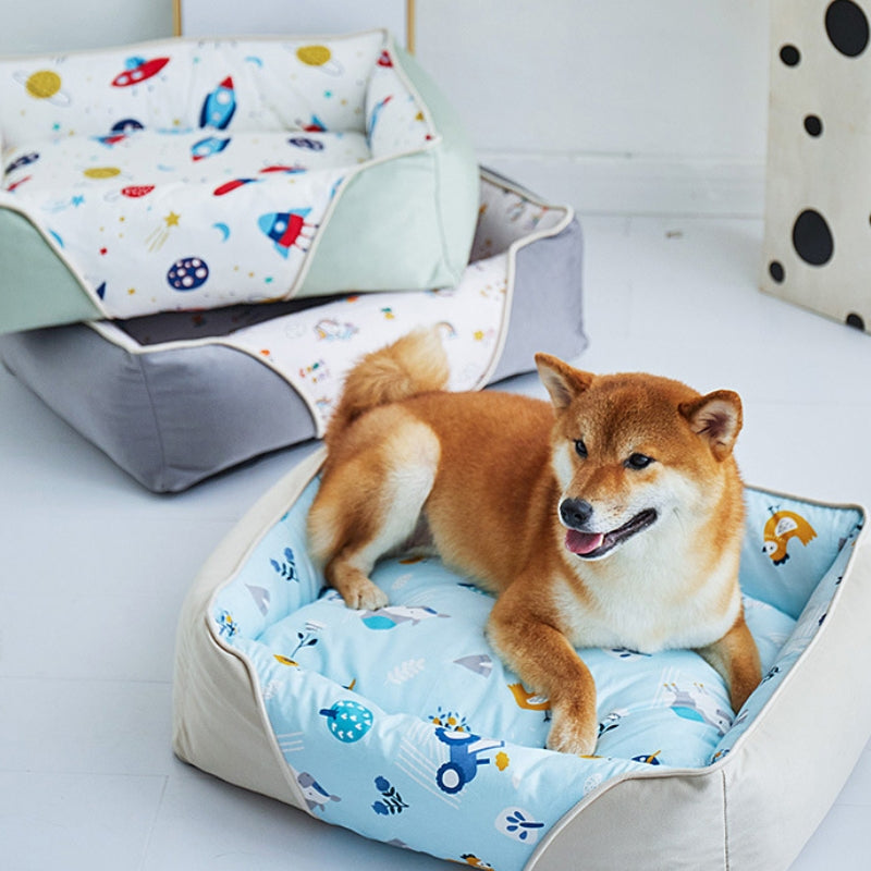 Weiches Hundebett mit Nackenschutz und Cartoon-Muster