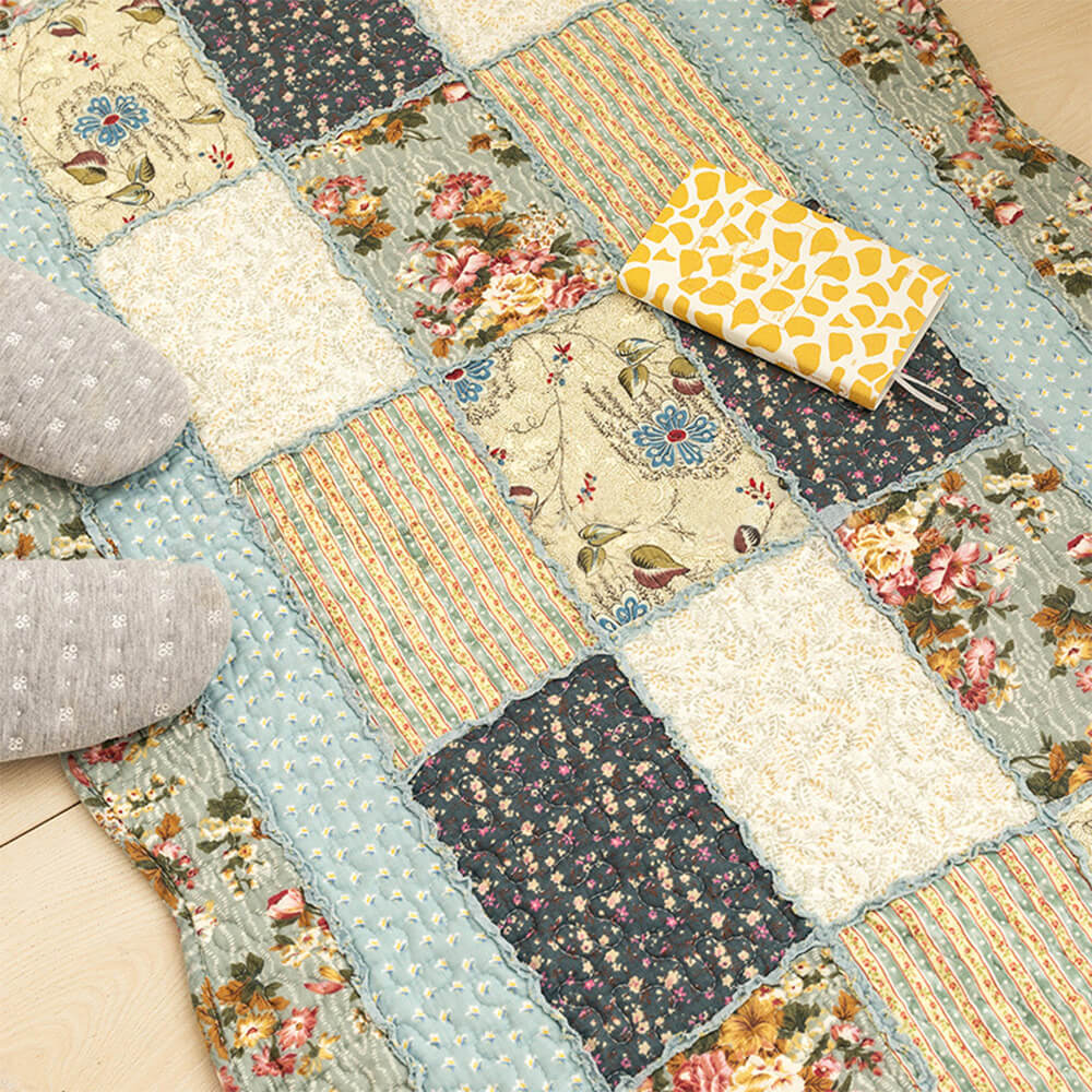 Rutschfester Heimteppich aus weicher Baumwolle mit floralem Patchwork-Muster im Landhausstil