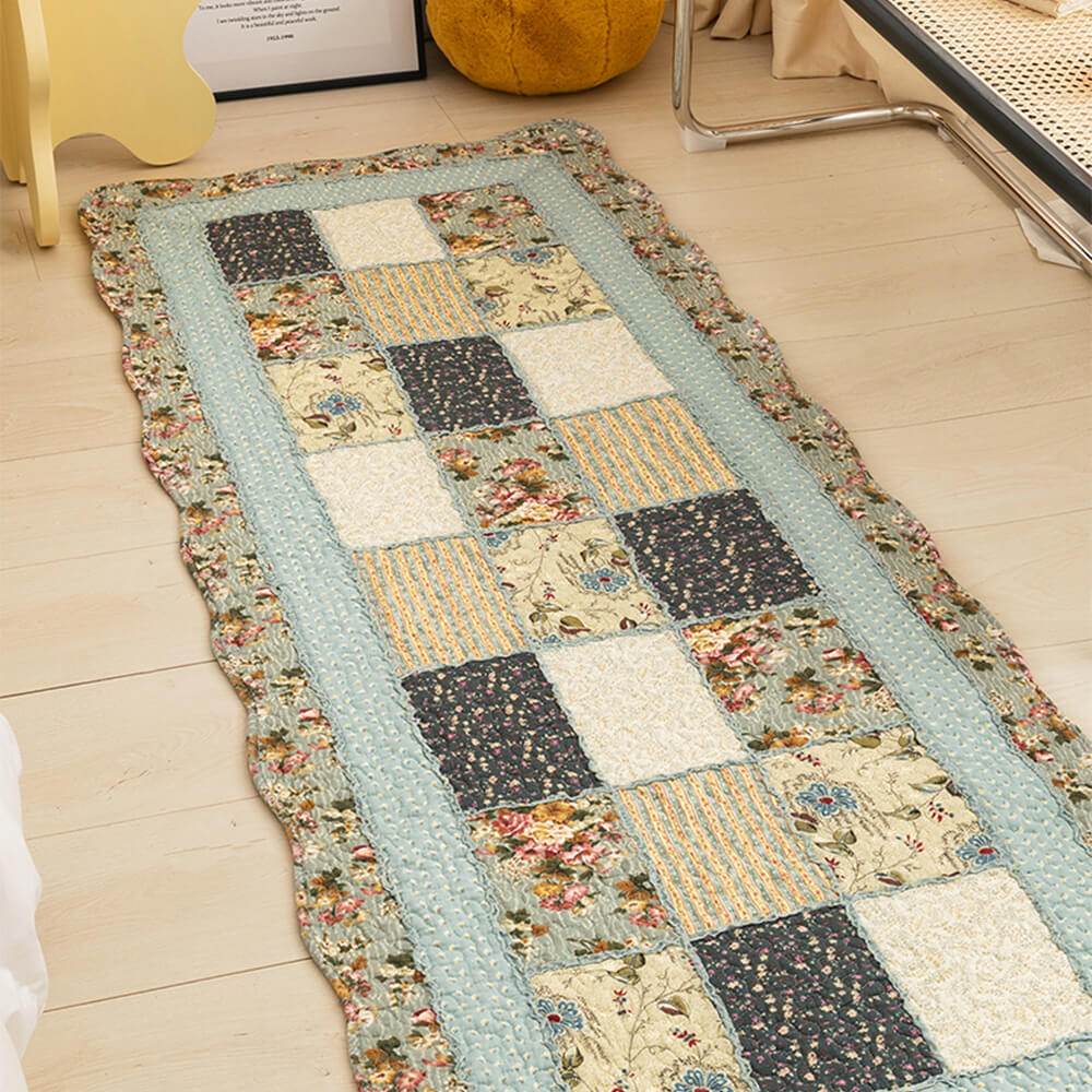 Rutschfester Heimteppich aus weicher Baumwolle mit floralem Patchwork-Muster im Landhausstil