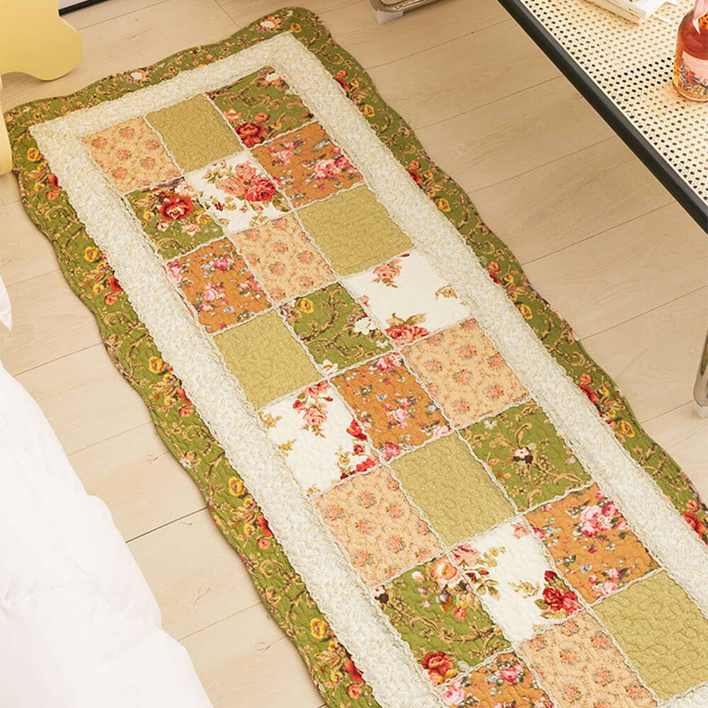 Rutschfester Heimteppich aus weicher Baumwolle mit floralem Patchwork-Muster im Landhausstil