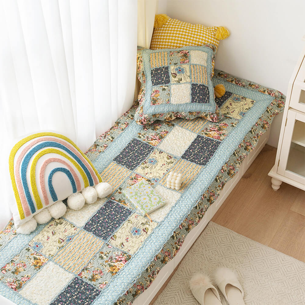 Rutschfester Heimteppich aus weicher Baumwolle mit floralem Patchwork-Muster im Landhausstil