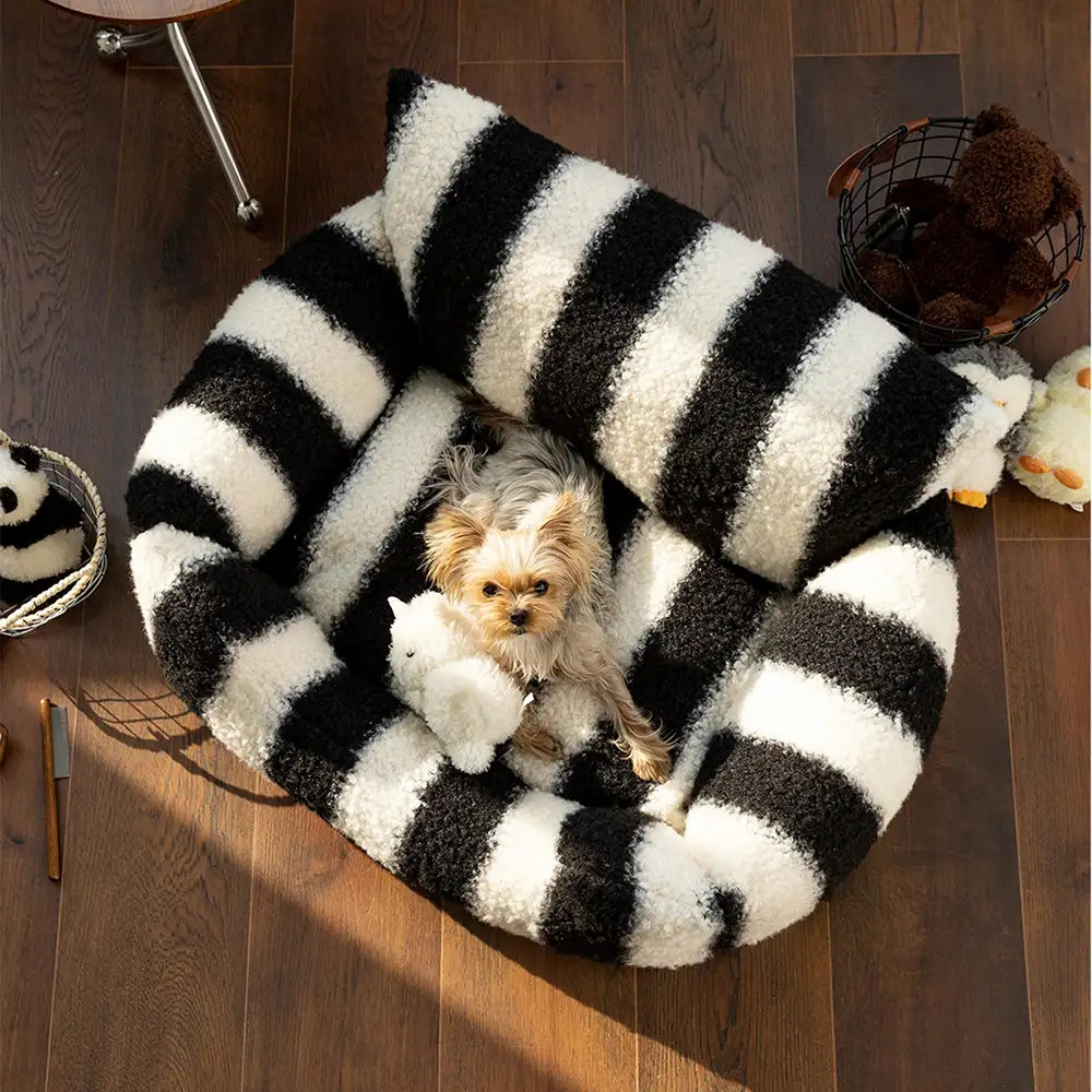 Weiches Hund- und Katzensofa aus schwarzer und weißer Faux-Lammwolle – Winter Klaviertasten
