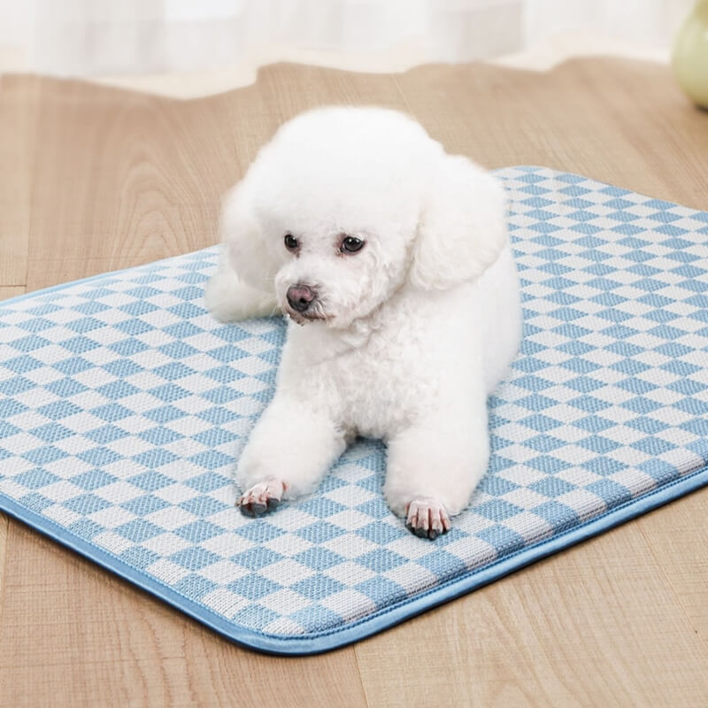 Tapis de couchage rafraîchissant pour chien en soie glacée en damier