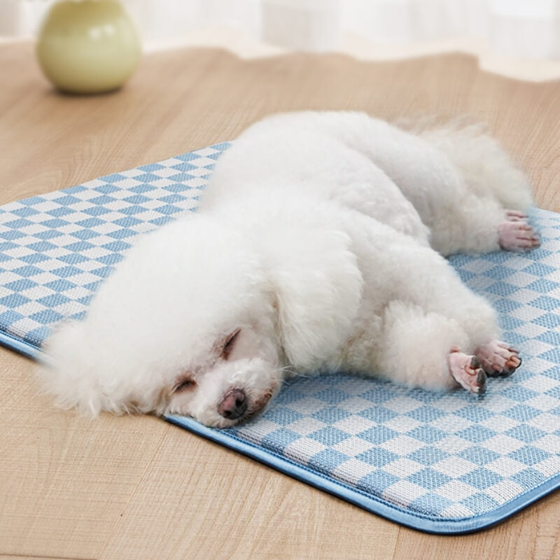 Tapis de couchage rafraîchissant pour chien en soie glacée en damier