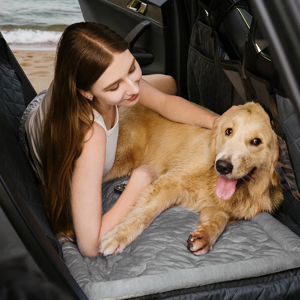 Kühlmatte für Hund & Autositz – Chill Nest