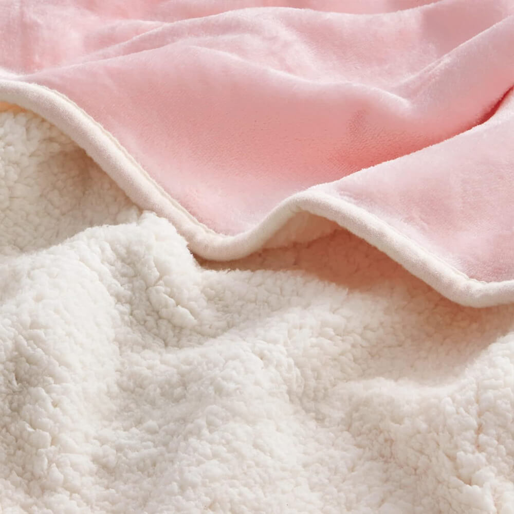 Gemütliche und schützende wendbare Fleece-Decke für Haustiere
