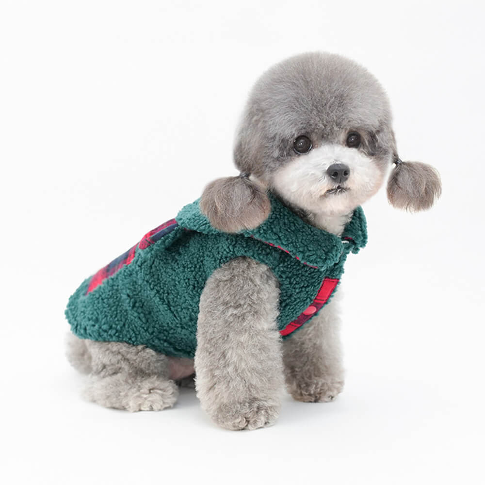 Sherpa-Hundeweste mit kariertem Besatz – gemütlich süß und perfekt für den Winter