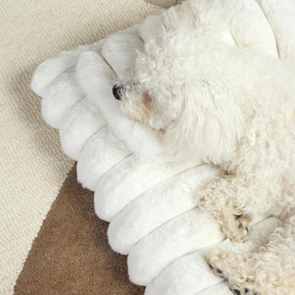 Plüschiges, flauschiges, dickes, beruhigendes Hundebett mit Kissen