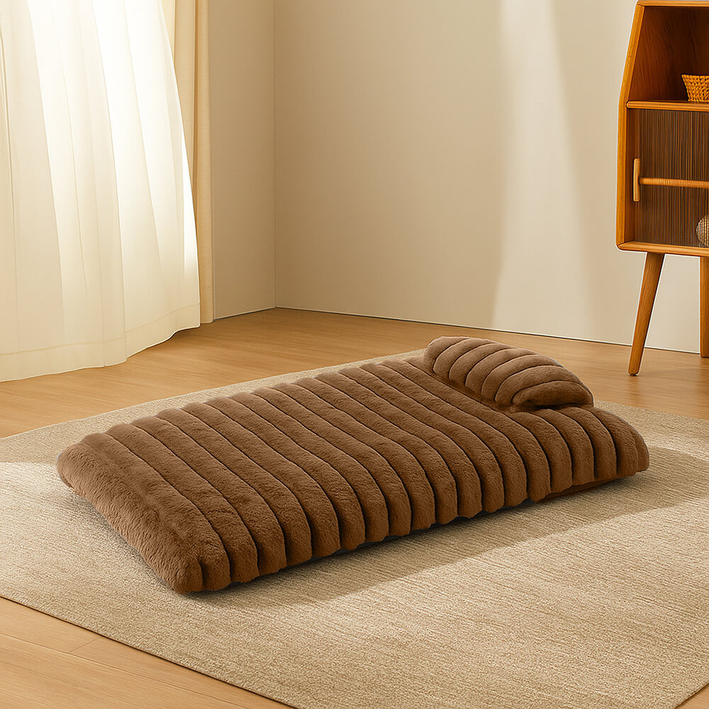 Plüschiges, flauschiges, dickes, beruhigendes Hundebett mit Kissen