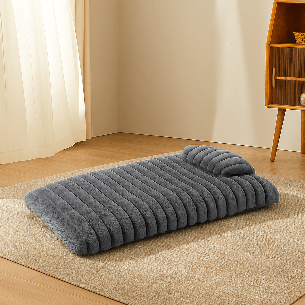 Plüschiges, flauschiges, dickes, beruhigendes Hundebett mit Kissen