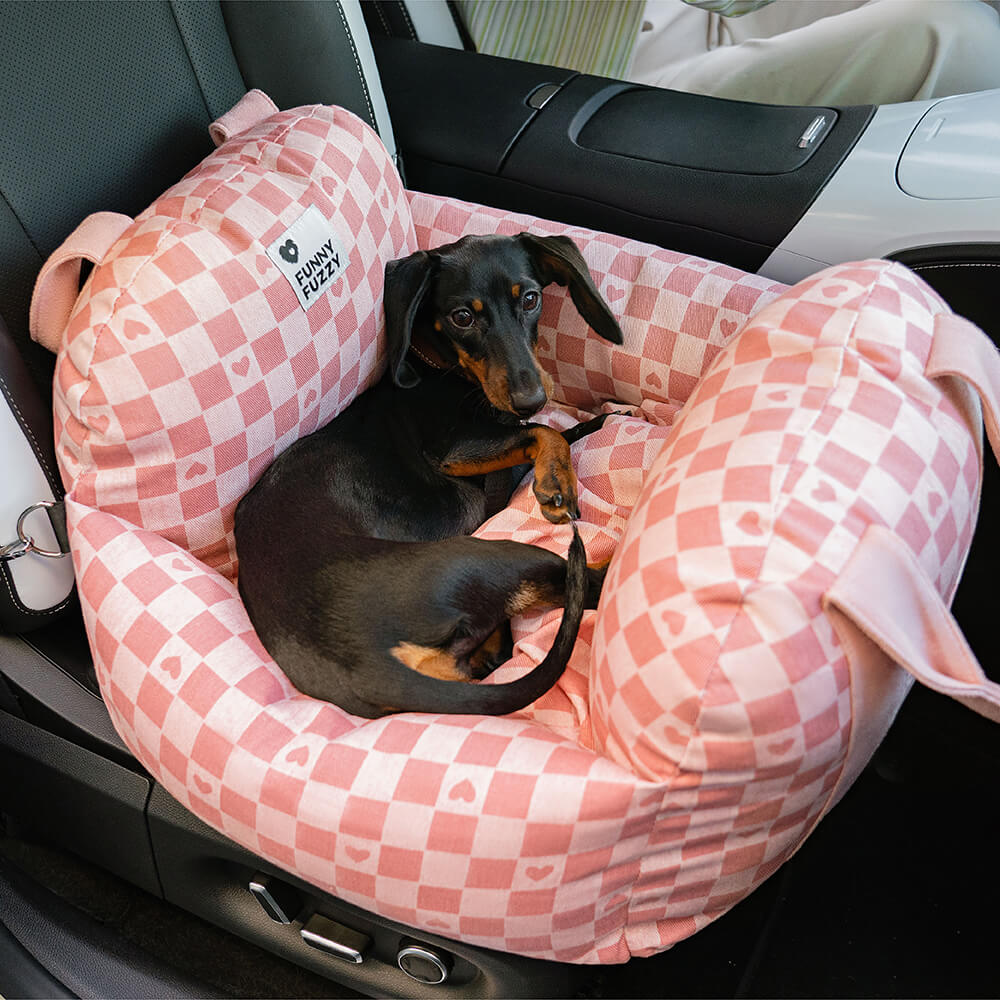 Hundebett im Autositz-Design mit Vintage Herzen und Schachbrettmuster