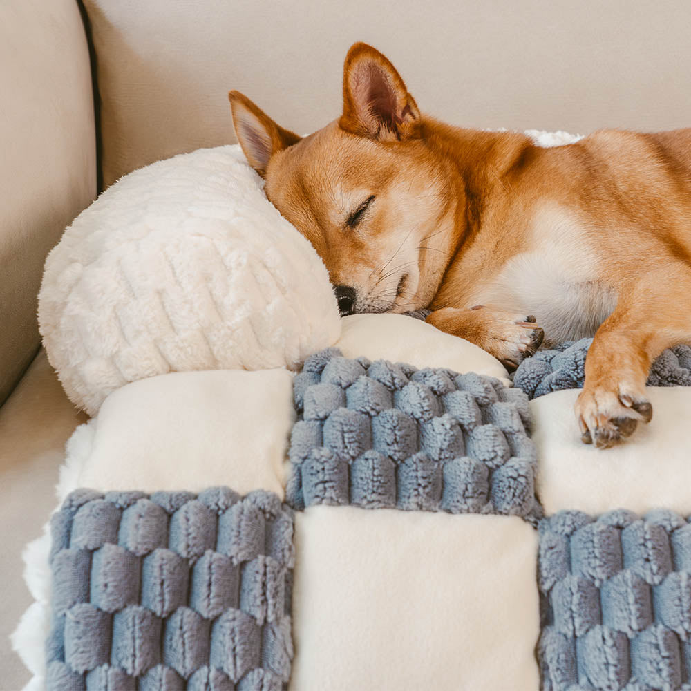 Gemütliche Sofaschutzmatte für Hunde mit Karomuster - SnugPad