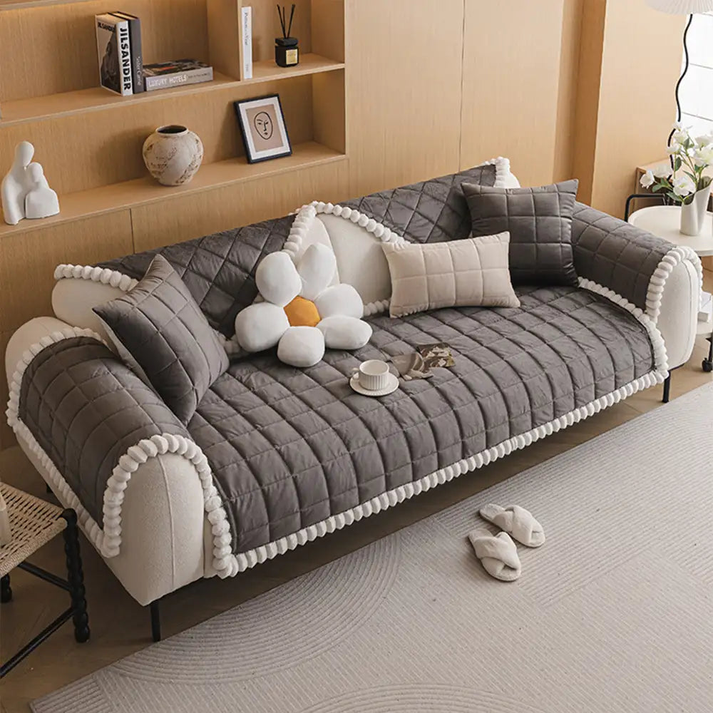 Quadratischer kurzer Plüsch einfacher Sofaschoner rutschfester Sofabezug