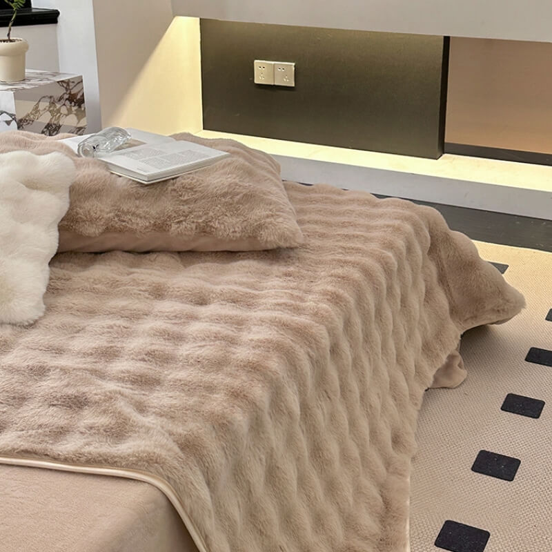 Housse de matelas antidérapante de luxe en fausse fourrure de lapin