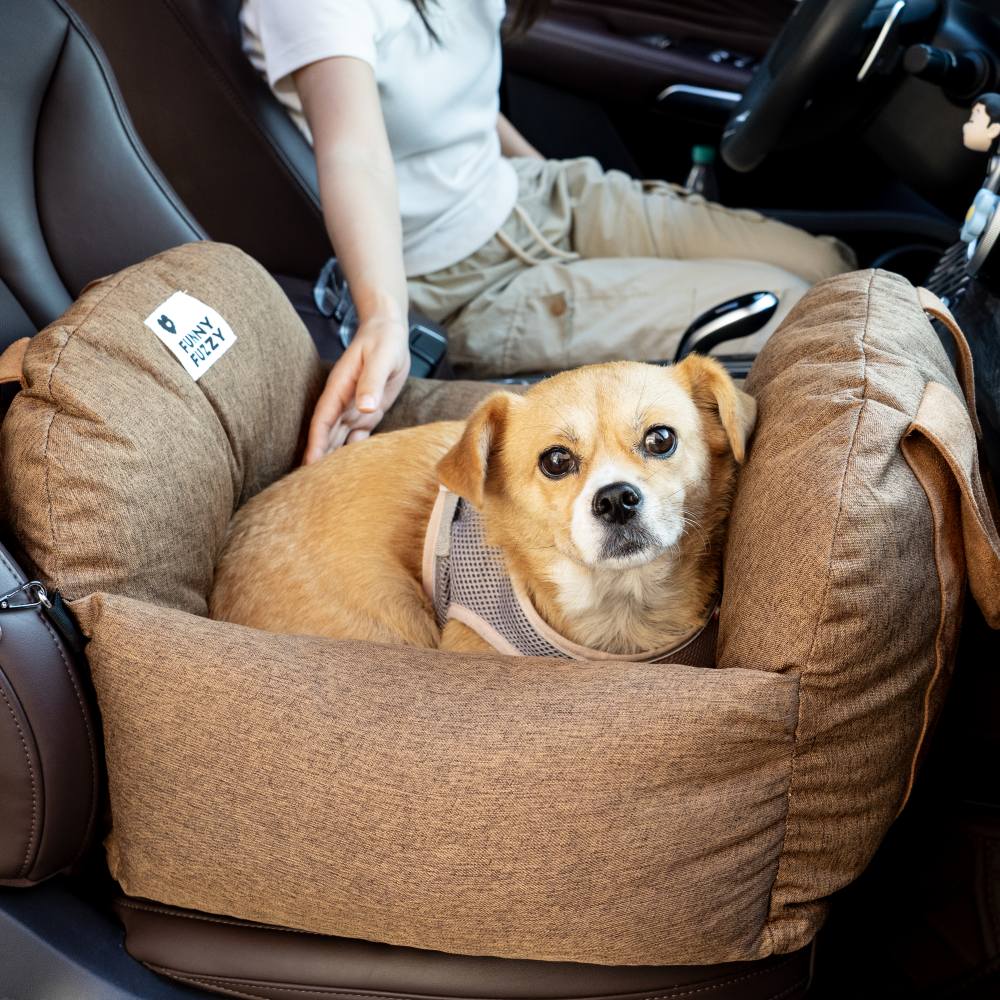 Hundebett im Autositz-Design mit Vintage Herzen und Schachbrettmuster