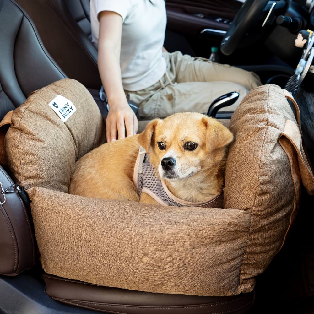 Hundebett im Autositz-Design mit Vintage Herzen und Schachbrettmuster